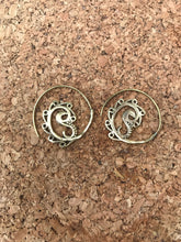 Load image into Gallery viewer, Indian Paisley Spiral Brass Earrings